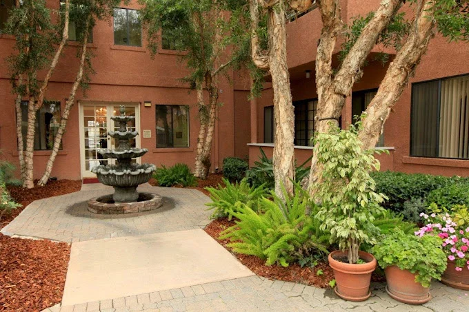 Image of Montclair Royale Senior Living (4)