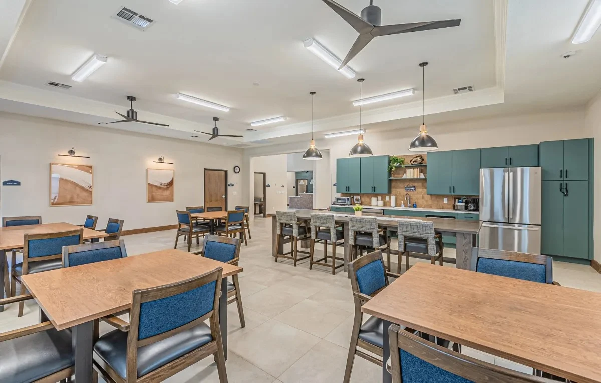 Image of Lakeside Manor (8)