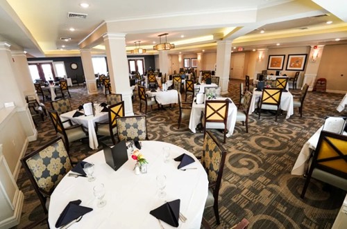 Simpsonville senior housing dining room