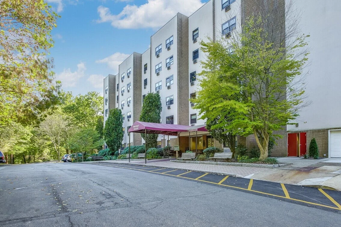 Image of Pinecrest Manor (2)