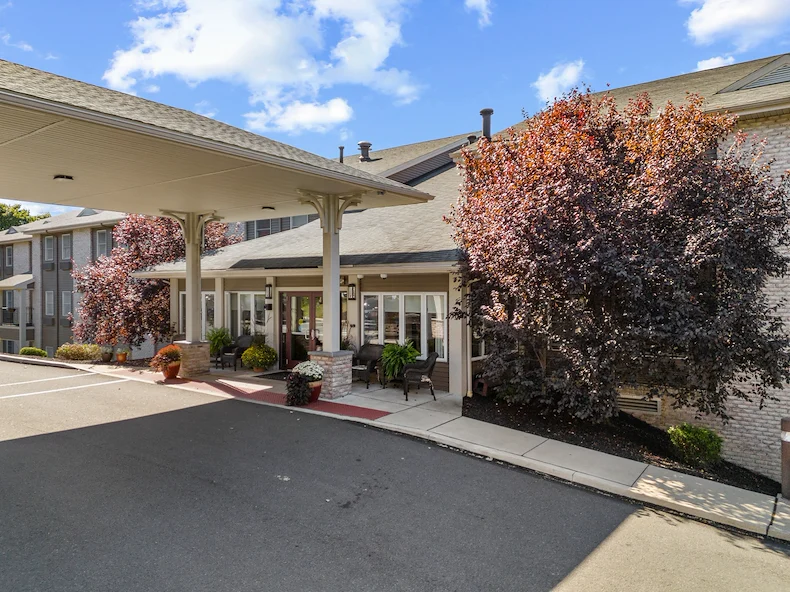 Image of Laurel Pointe (1)