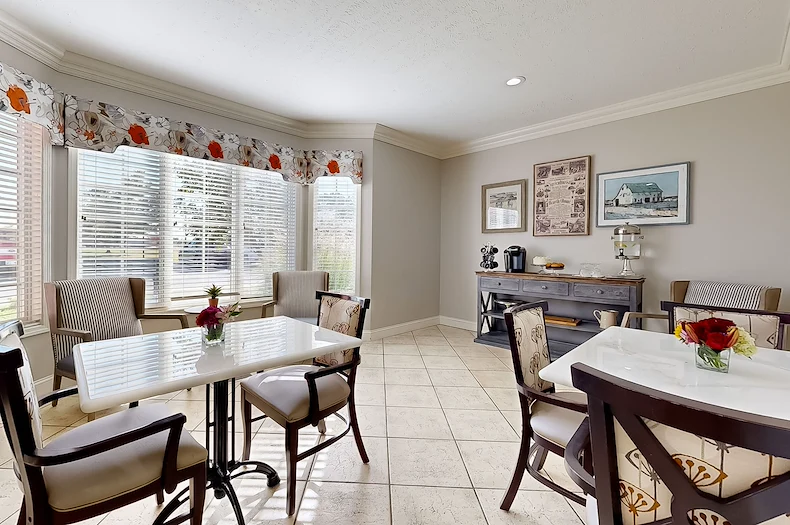 Image of Green Tree (3)