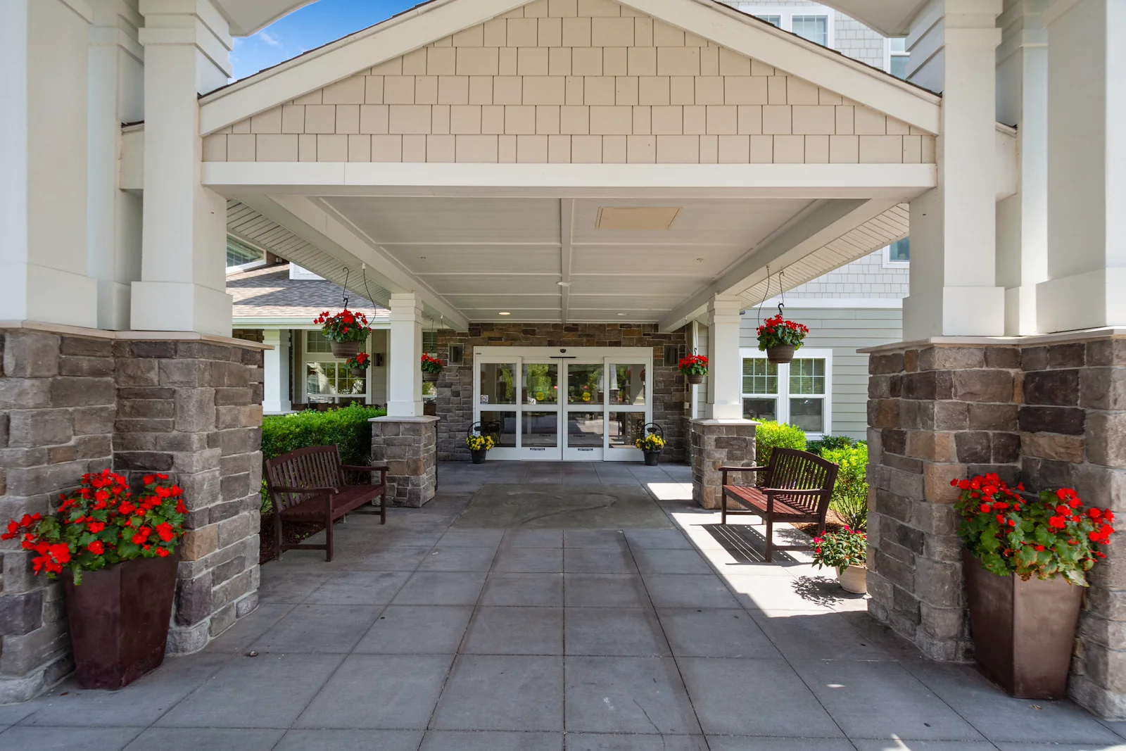 Magnolia Heights Gracious Retirement Living Hawthorn Senior Independent Living in Franklin, Massachusetts front exterior