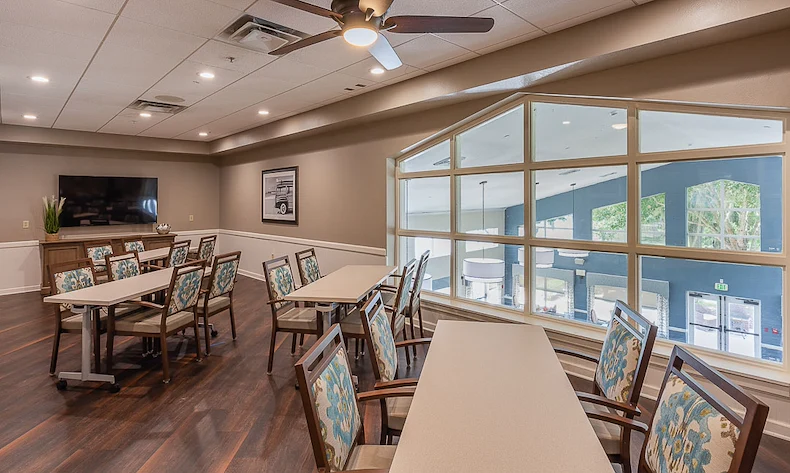 Image of The Colonnade at Beckett Lake (9)