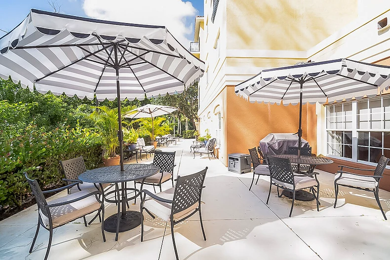 Image of The Collier At Naples (10)