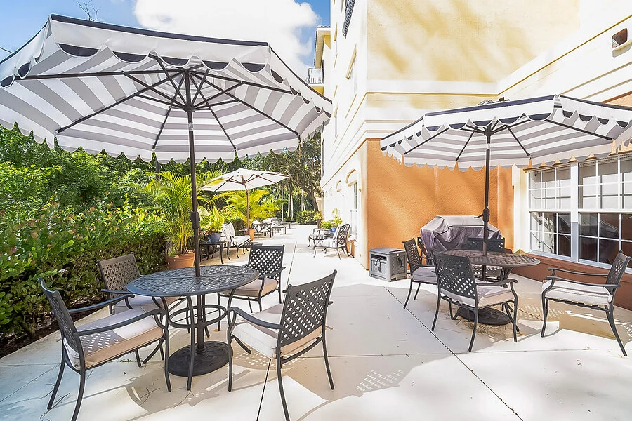 Image of The Collier At Naples (10)