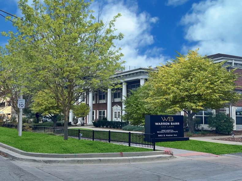 Image of Warren Barr Oak Lawn (1)