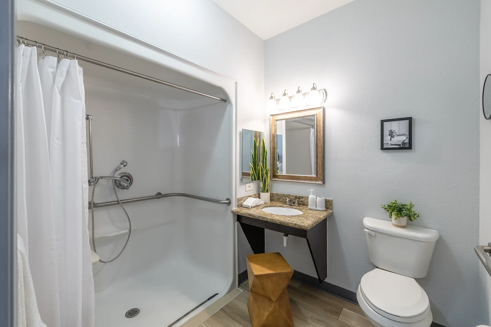 Image of Valor Hill Apartments (4)