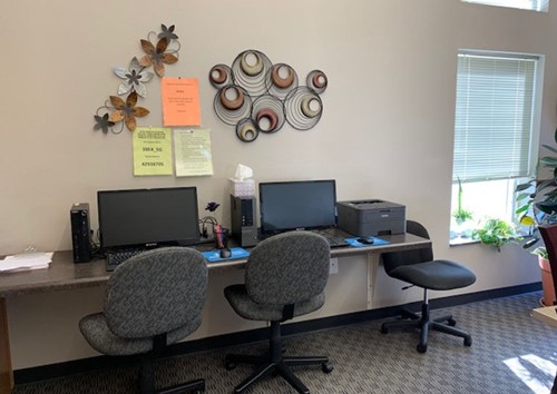 Suncrest Village independent senior living apartments in Newton, Iowa computer room