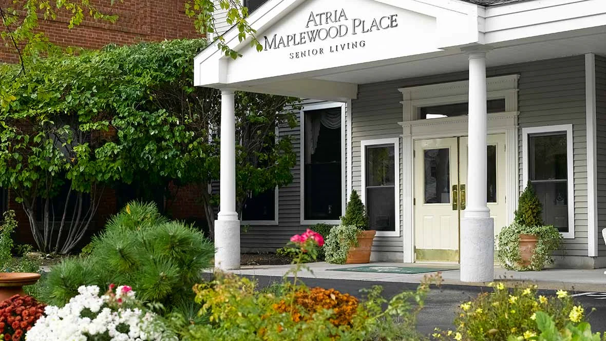 Image of Holiday Maplewood Place (1)