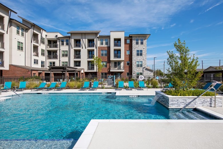 Image of The Luxe at Cedar Hill (1)