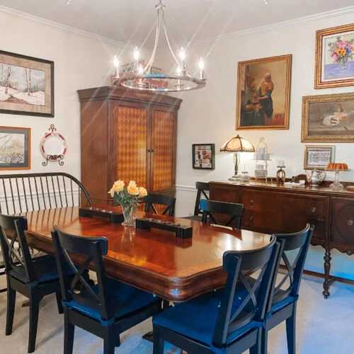 The Knolls Of Oxford apartment dining area