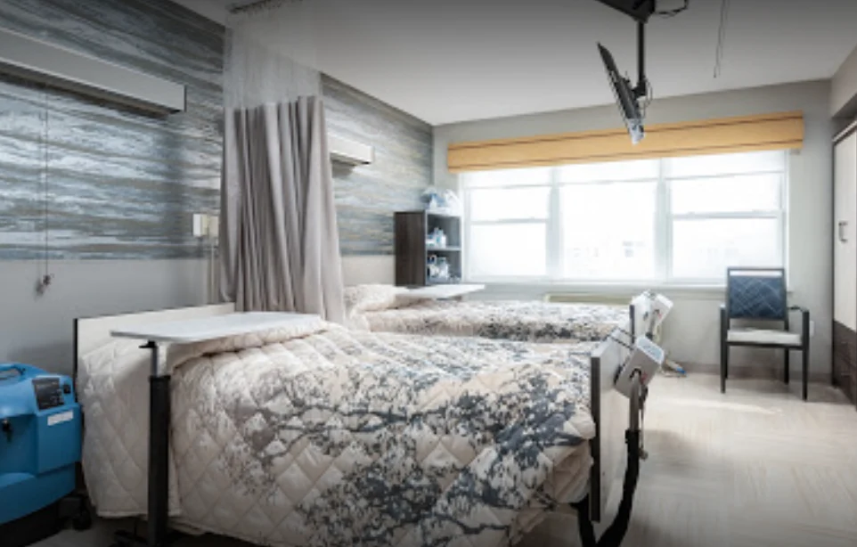 Image of Complete Care at Linwood by Autumn Lake (3)