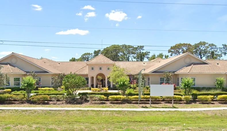Liana of Sarasota senior living community offering assisted living and memory care in Sarasota, FL, front exterior