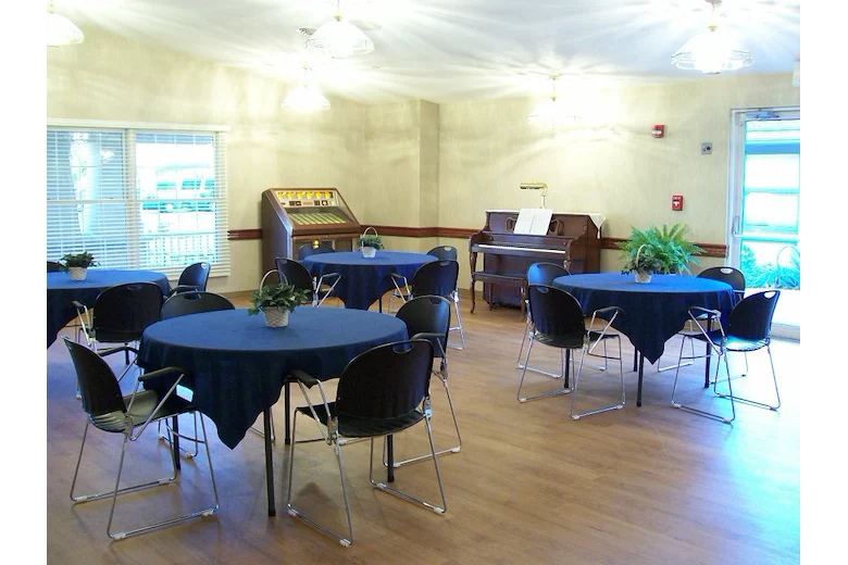Image of Roselawn Manor (3)