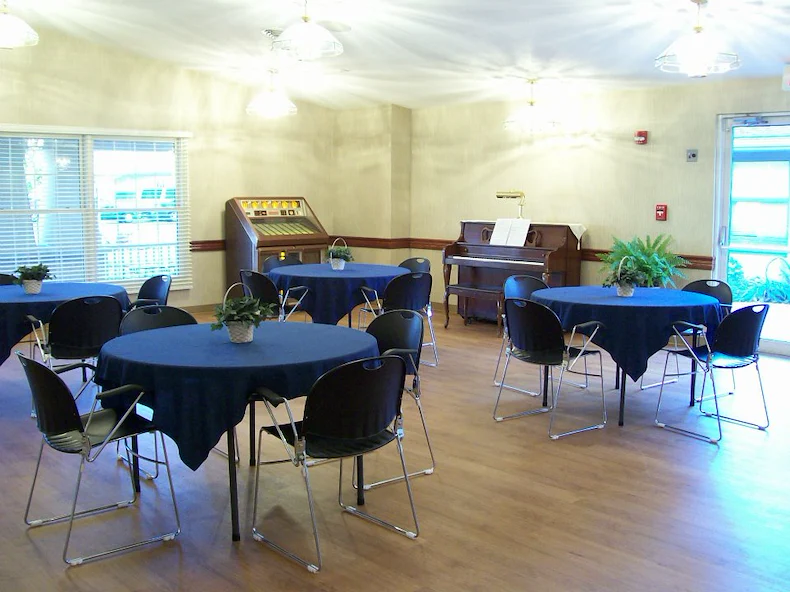 Image of Roselawn Manor (3)