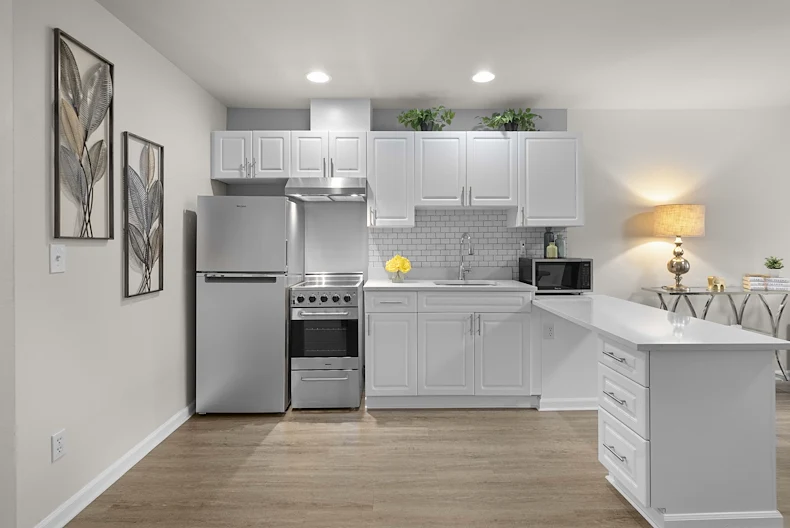 Chateau Valley Center in Renton, WA, apartment kitchen