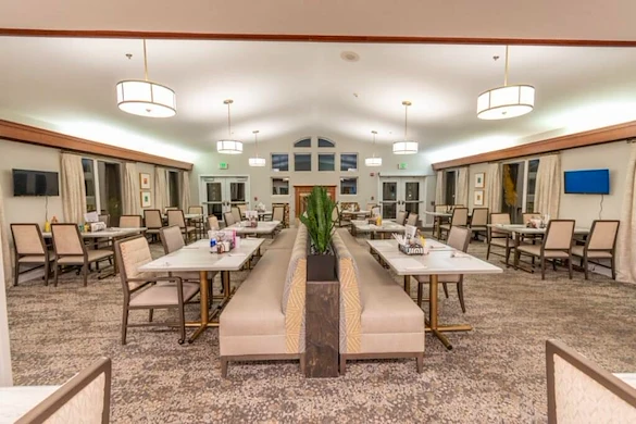 Avamere at Newberg senior living community offering assisted living, memory care, and respite care in Newberg, OR, dining room