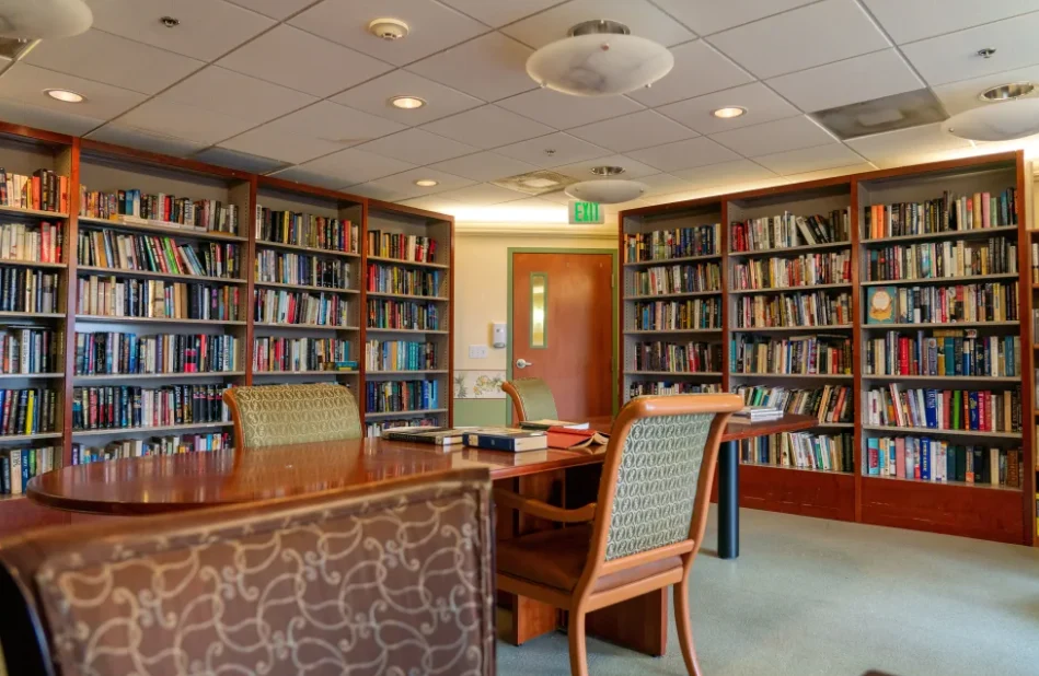 Lenox on the Lake senior living community offering assisted living and memory care in Lauderhill, FL, library
