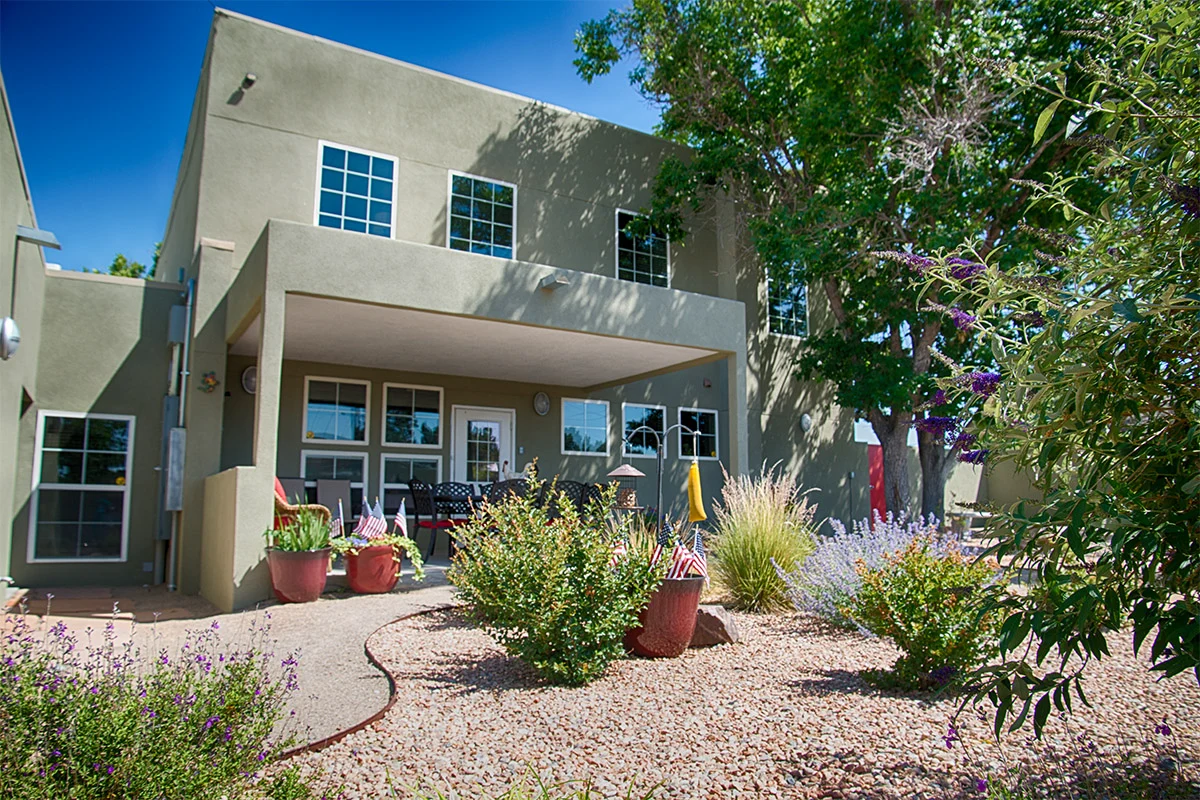 Image of A Love For Life Alcazar (2)