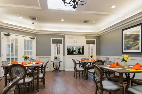 Churchill Place Senior Memory Care in Glen Ellyn, IL dining room
