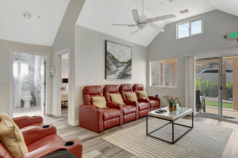 Image of Valencia Home at 19th Pl. #1 (4)