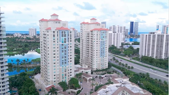 Image of Vi At Aventura (2)