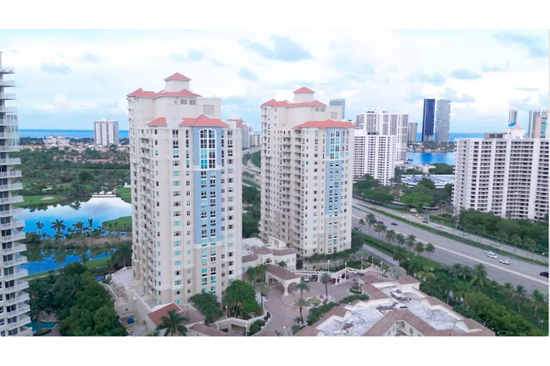 Image of Vi At Aventura (2)