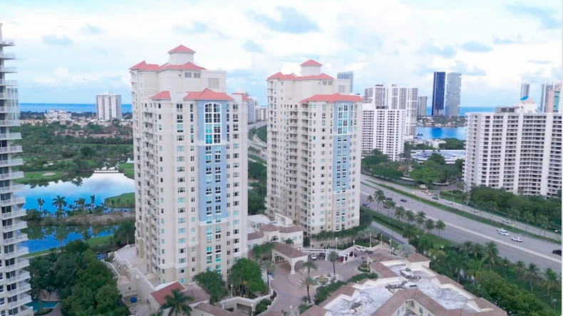 Image of Vi At Aventura (2)