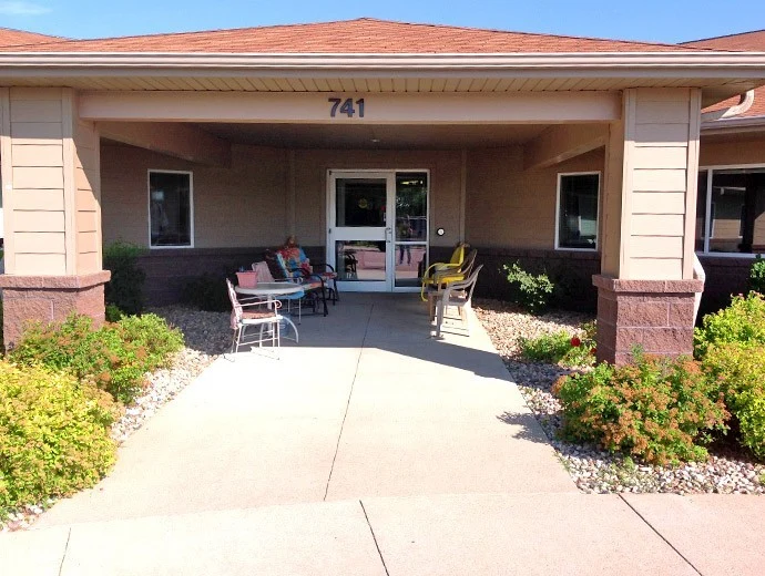 Image of Prairie Lake Apartments (1)