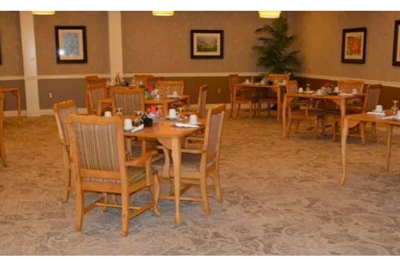 Zionsville Meadows Assisted Senior Living in Indiana dining room
