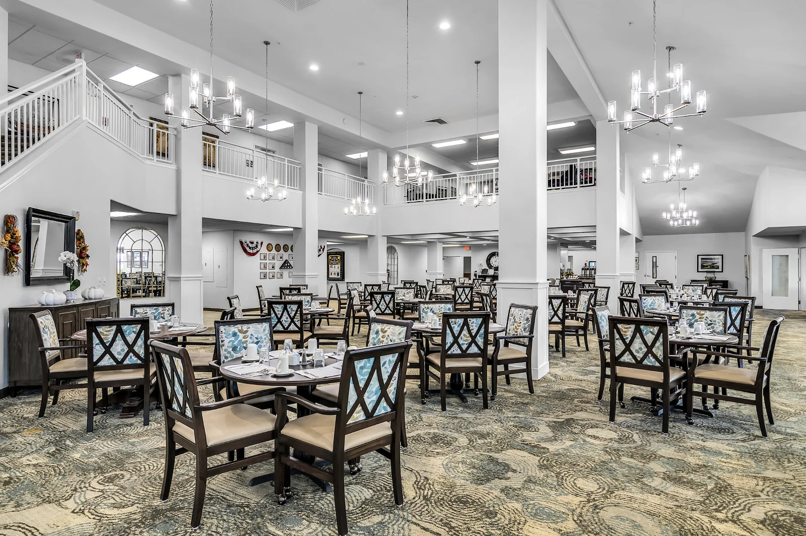The Highlands Gracious Retirement Living Hawthorn Senior Independent Living in Westborough, Massachusetts community dining room