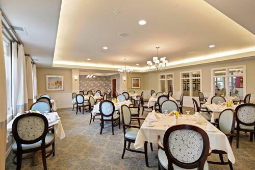 Dining area at the Waters of Highland Park