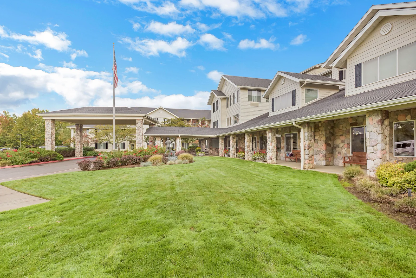 Image of Solista Newberg by Cogir (1)