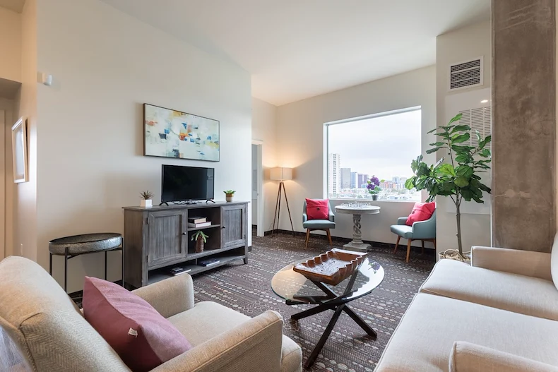 Image of Silver Birch of Midtown (4)