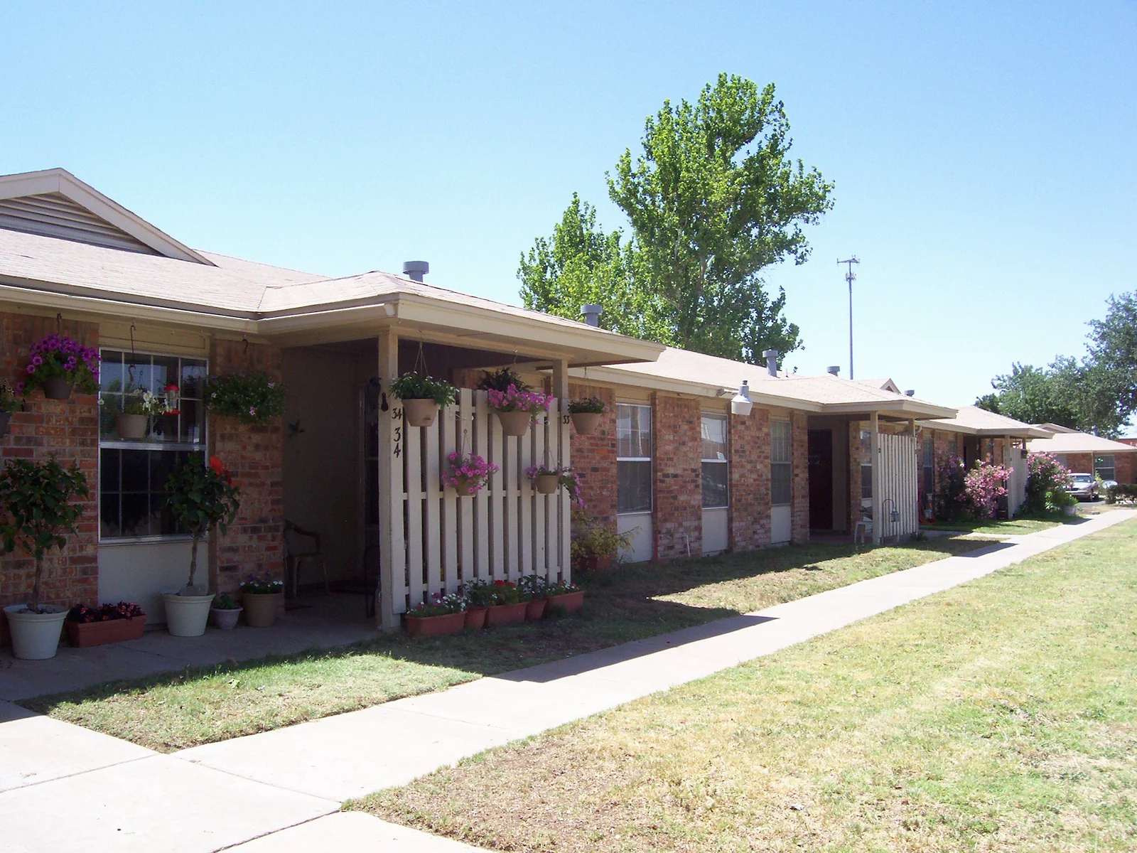 Image of Manor Crest Apartments (1)