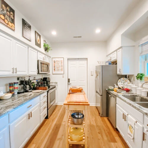 The Knolls Of Oxford apartment kitchen