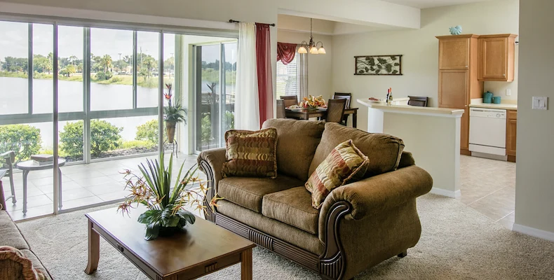 Image of Water's Edge of Lake Wales (2)