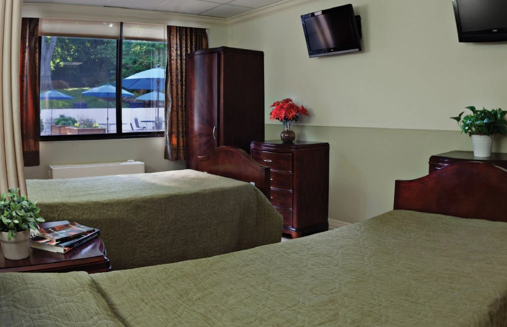 Image of Sunharbor Manor (4)