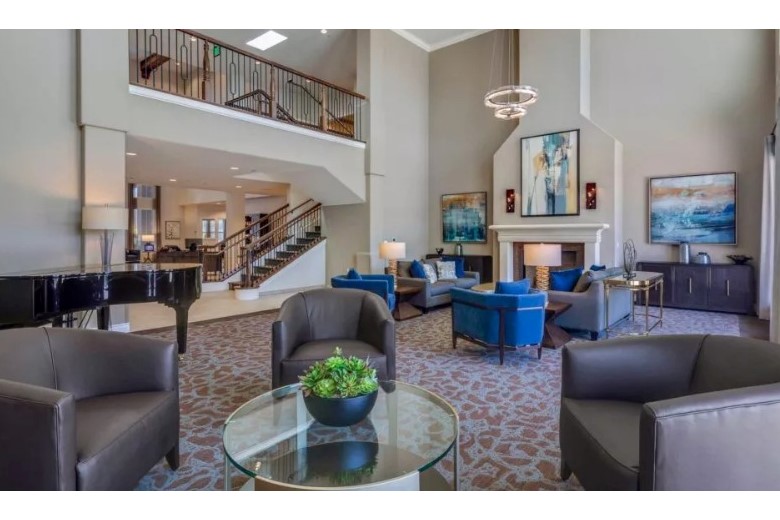 Image of Oakmont of Valencia (4)