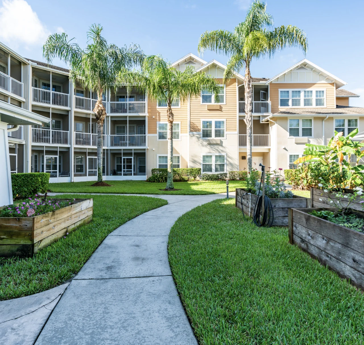 Salishan Gracious Retirement Living Hawthorn Senior Independent Living in Spring Hill, Florida rear exterior walking paths