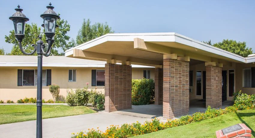 Image of Kingsburg Center (1)