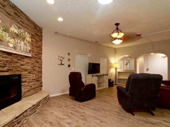 Image of Cottonwood Home (6)