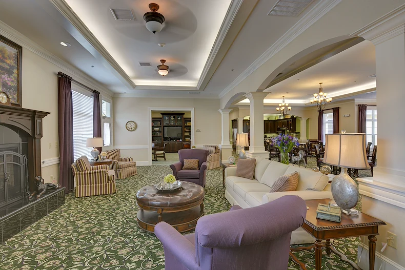 Barclay House of Augusta, senior living community offering assisted living and memory care in Augusta, GA, common area with comfortable seating and space to socialize