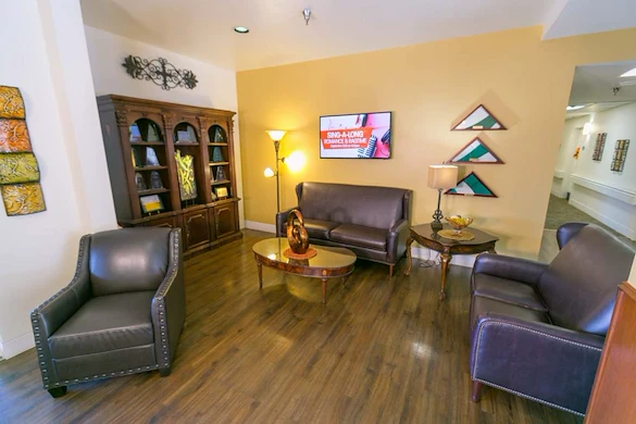 Lexington Assisted Living senior living community offering independent living, assisted living, and memory care in Ventura, CA, casual community sitting area