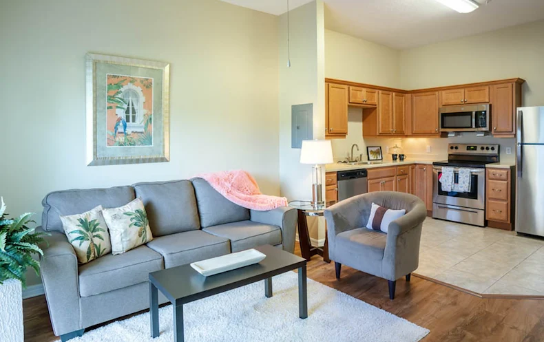 Image of Water's Edge of Lake Wales (9)