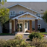 Avamere at Newberg senior living community offering assisted living, memory care, and respite care in Newberg, OR, front entrance