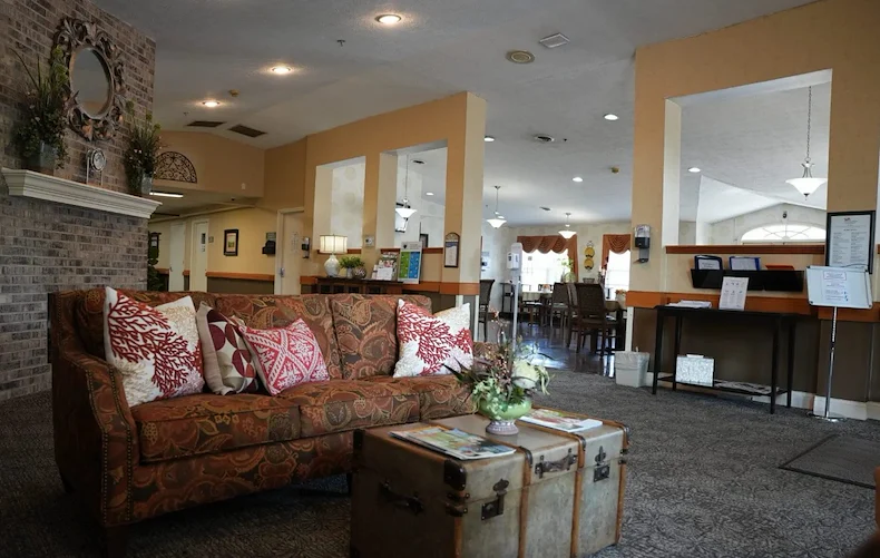 Independent living and assisted living at Beech Grove Meadows Assisted Living in Beech Grove, IN, community living room