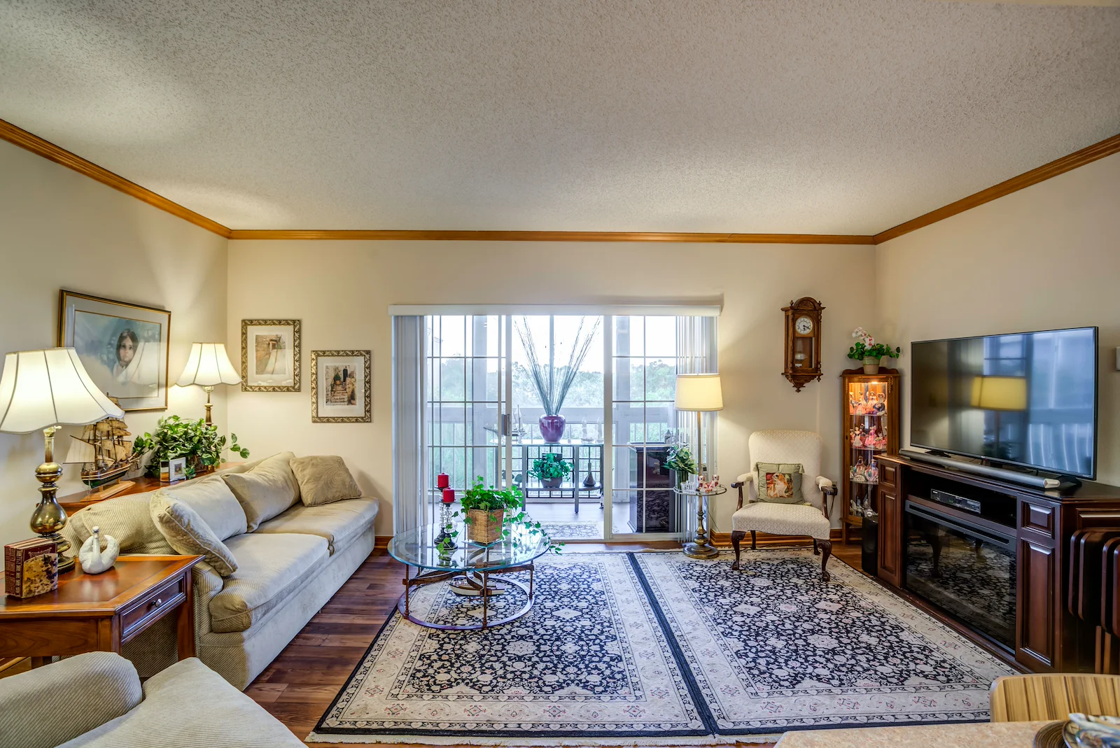 Image of Royal Palms (9)