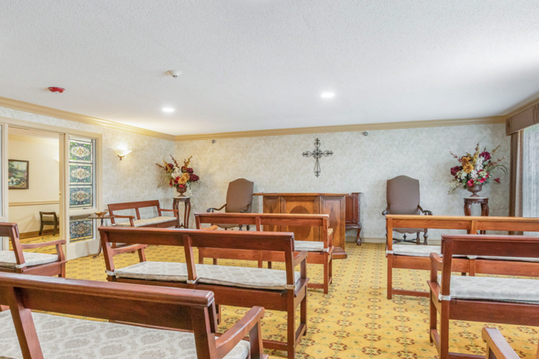 Image of Oakmont Sterling (4)
